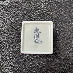 蓋付き食器の画像