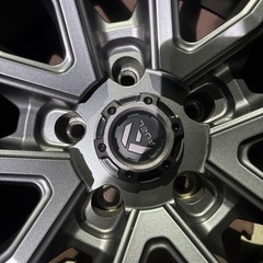 4本ホイールタイヤFuel OffRoadガンメタジープ　127×5 20X9jの画像