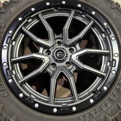 4本ホイールタイヤFuel OffRoadガンメタジープ　127×5 20X9jの画像