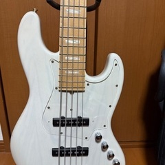 Bacchus ベース　5弦　Hand Crafted Equipment の画像