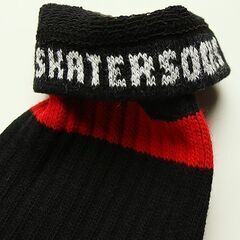 (2740) SkaterSocks (スケーターソックス) ロングソックス 靴下 男女兼用 ソックス チューブソックス Knee high Black tube socks with Red stripes style 2 (22インチ) スケボー SK8 SKATE スケートボードの画像