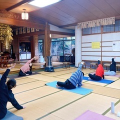 日進市のお寺でヨガの画像