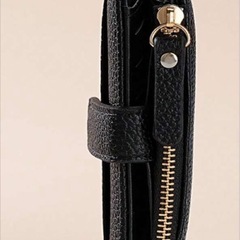 二つ折り財布の画像