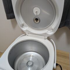 マイコン炊飯ジャー 5.5合 BCS-550(W)（2021年製）の画像