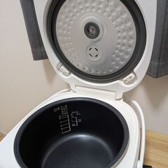 マイコン炊飯ジャー 5.5合 BCS-550(W)（2021年製）の画像