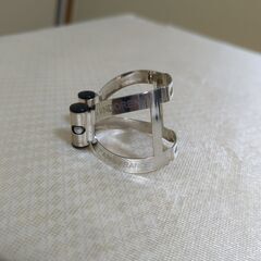 Vandoren MO B♭クラリネット リガチャーの画像