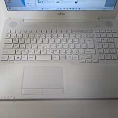 中古パソコン富士通白Core i5★Windows11の画像