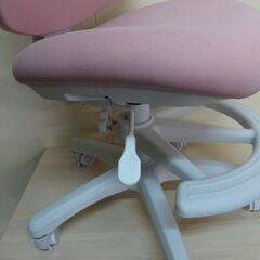 ※取引中/売約済***********未使用新品　訳あり特価　学習椅子  調節ヘッド  背もたれ調節 足置き キャスター付き 学習チェア 勉強椅子 子供の画像