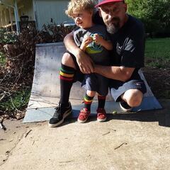 (3964) SkaterSocks (スケーターソックス) ロングソックス 靴下 男女兼用 ソックス チューブソックス Knee high Black tube socks with Green-Gold-Red stripes style 1 (22インチ) ラスタ レの画像