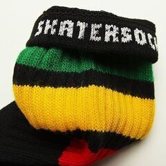 (3964) SkaterSocks (スケーターソックス) ロングソックス 靴下 男女兼用 ソックス チューブソックス Knee high Black tube socks with Green-Gold-Red stripes style 1 (22インチ) ラスタ レの画像