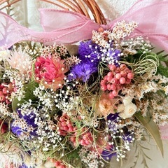 【ハンドメイド】ピンクの花かご風ドライフラワーリースの画像