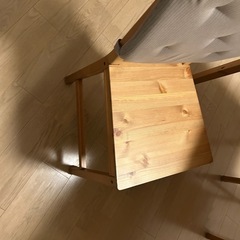 IKEA ダイニングテーブルと椅子二脚の画像