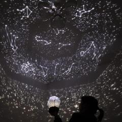 【新品】12種類投影フィルム プラネタリウム 家庭用 人気 本格的 360度回転 投影の画像