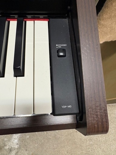 【美品】YAMAHA 電子ピアノ YDP-140【無料配送可能】 電子ピアノ(ホワイトウッド調仕上げ)【椅子＆ヘッドホン＆ソング