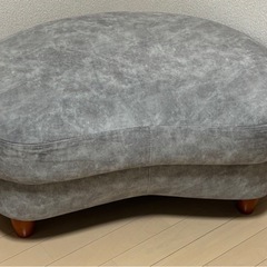 オットマン付きソファの画像