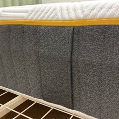 開封のみの未使用品✨エマスリープ最上位モデルのラグジュアリー！クイーンサイズマットレス！タグラベル付き✨買い替えに伴うマットレスの回収無料✨の画像