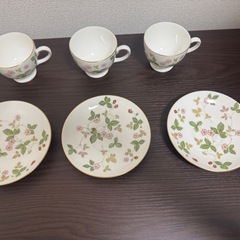 WEDGWOOD 花柄 ティーカップ ソーサーセットの画像