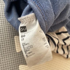 ロンパース2枚GUと西松屋の画像