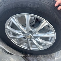 215/65R16 DUNLOPスタッドレスタイヤの画像