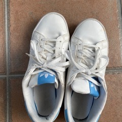 子供用 23.0 adidas　スニーカーの画像