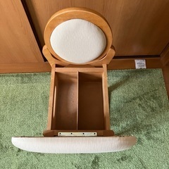 収納付き椅子の画像