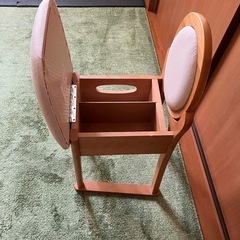 収納付き椅子の画像