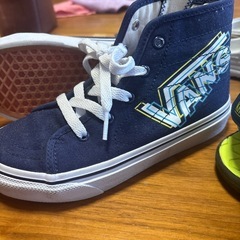 VANS ハイカットスニーカー21cm サンダルの画像