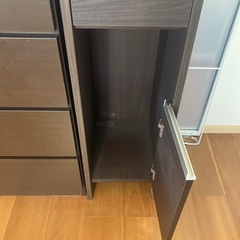 ダークブラウン 食器棚 収納棚の画像