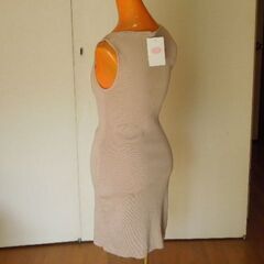【ご成約済】YKのスリムなワンピース（新品・タグ付き）の画像