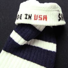 (3963) SkaterSocks (スケーターソックス) ロングソックス 靴下 男女兼用 ソックス チューブソックス Knee high White tube socks with Navy Blue stripes style 1 (22インチ) スケボー SK8 Sの画像