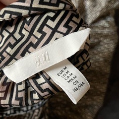 H&M化繊ブラウスLサイズの画像