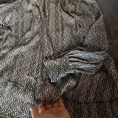 H&M化繊ブラウスLサイズの画像