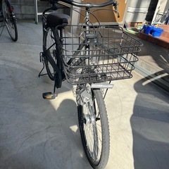前面バスケット付き26インチ自転車の画像