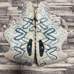 SKECHERS スニーカー 24.5の画像