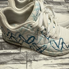 SKECHERS スニーカー 24.5の画像