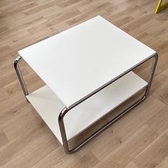 IKEA baggboda サイドテーブルの画像