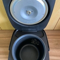 ✅YAMAZENマイコン炊飯ジャー✅ ✅YJC-300✅の画像