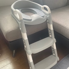 ステップ付き補助便座の画像