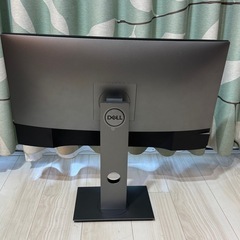 Dell U2720QM 27インチ 4K モニターの画像