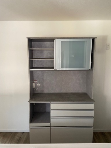 キッチン収納、カップボード、食器棚