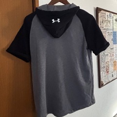 【UNDER ARMOUR】半袖パーカー　ネイビー　グレー　バイカラー　Mの画像