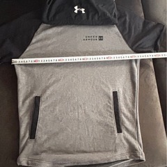 【UNDER ARMOUR】半袖パーカー　ネイビー　グレー　バイカラー　Mの画像