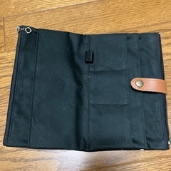 黒ドットの小物入れの画像