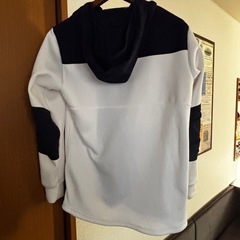 【UNDER ARMOUR】バイカラージップアップパーカー　Lサイズの画像