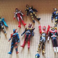 珍品、フィギュアー、仮面ライダーなど17点、ケース付きの画像