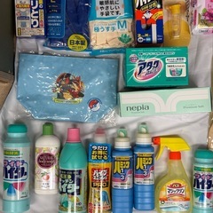 【日用品まとめ】生活雑貨 洗剤 洗濯用品 掃除グッズ キッチンペーパー メラミンスポンジ ブラシ 歯ブラシ 台所用洗剤 トイレクリーナー フローリング用洗剤 ラップ ゴミ袋 冷凍保存袋 パイプユニッシュ 流し台用ネット スポンジ ワイドハイター アタック マジックリン ハローキティ グラッド nepia ポケモン まとめ売り セット 未使用あり 日用品詰め合わせ バス洗剤 衣類用洗剤 掃除セット 家庭用品の画像