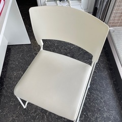 椅子3脚の画像