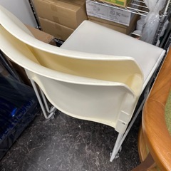 椅子3脚の画像