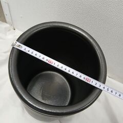 傘立て　陶器　300円　高さ40 直径25の画像