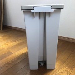 樹脂製ゴミ箱　小の画像